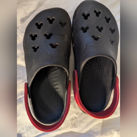 Disney Crocs MICKEY MOUSE Unisex Women 5 Men 3 Classic Clog Black Red EUC - Picture 8 of 10